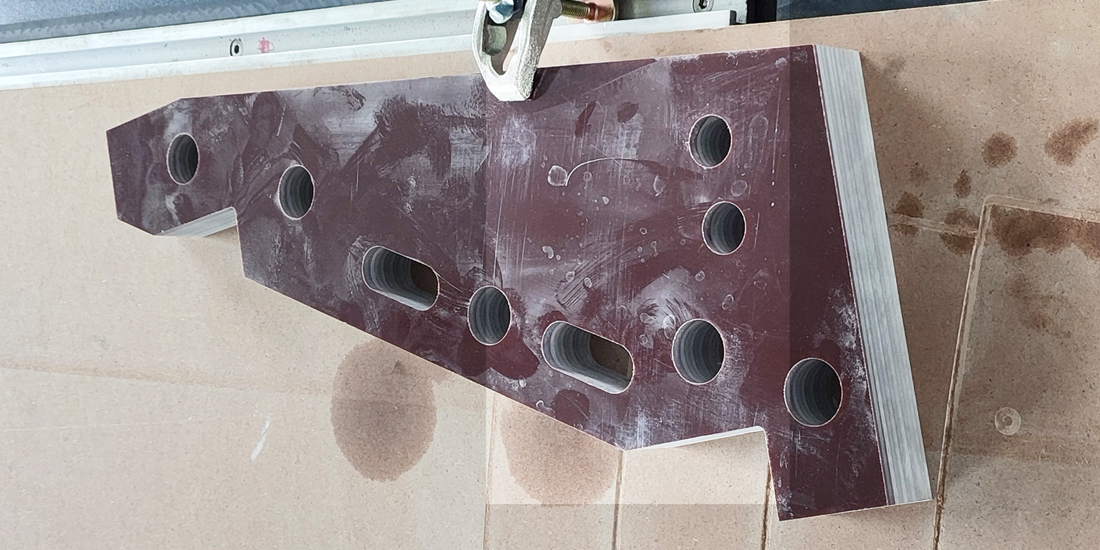 工程塑料加工中心是几轴机床